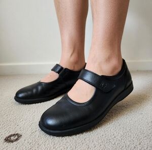 ECCO Biom Life Mary Jane Black Leather Hook Loop Comfort Flats Women Sz 9 /40 G+